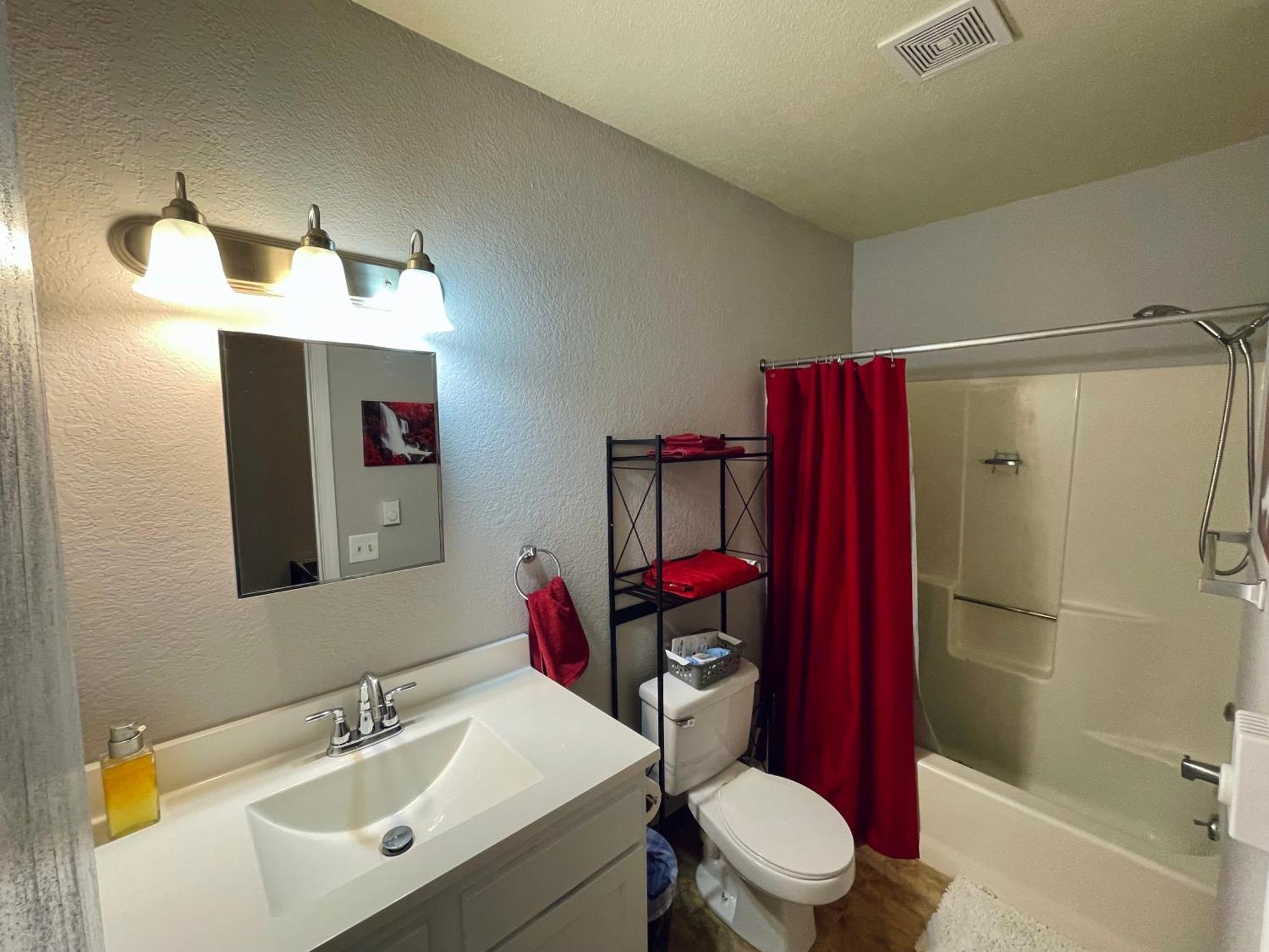 Cozy 1 Bed ~ Close To Soaring Eagle And Downtown Mount Pleasant Exterior photo